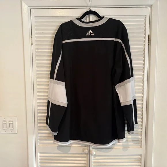 Adidas LA KINGS NHL Jersey - Picture 2 of 7